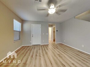 11529 W Flores Dr in El Mirage, AZ - Foto de edificio - Building Photo