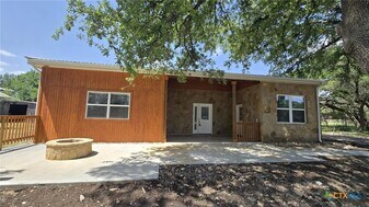 305 Remuda Dr in Liberty Hill, TX - Building Photo