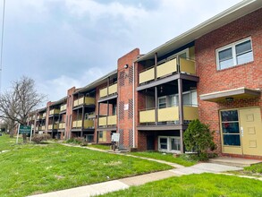 Frederick Manor Apartments in Baltimore, MD - Building Photo - Building Photo