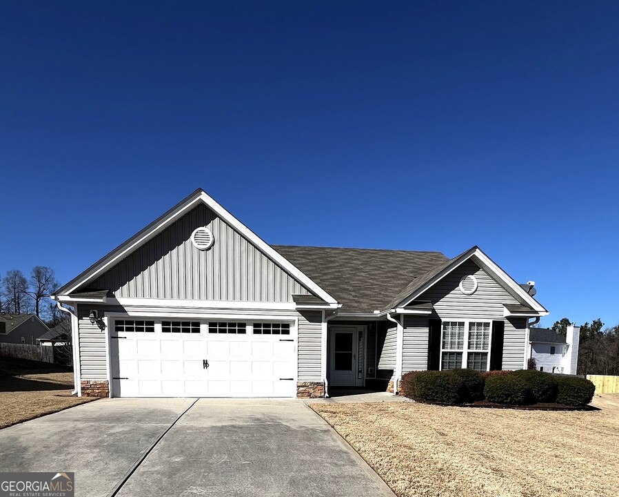 141 Colonial Ct in Jefferson, GA - Building Photo