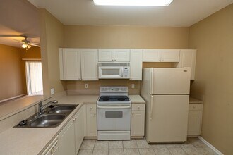 4275 Bellasol Cir in Ft. Myers, FL - Building Photo - Building Photo