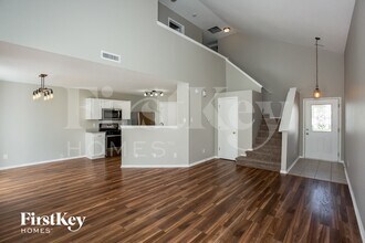 2235 Collins Way in Greenfield, IN - Foto de edificio - Building Photo