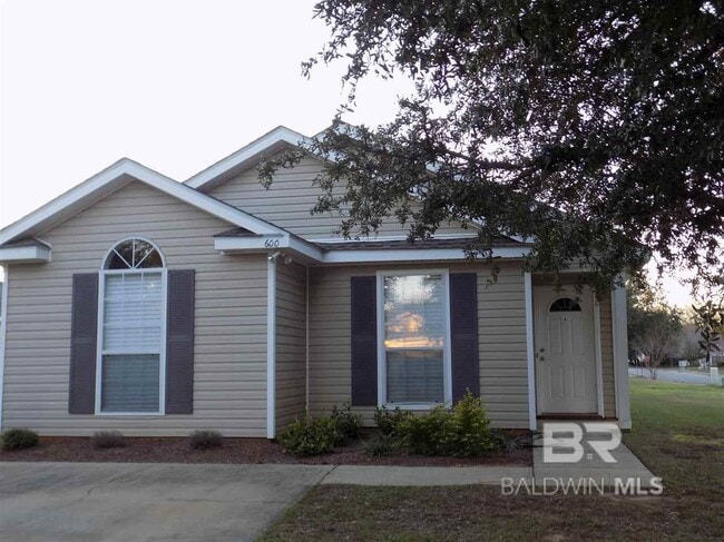 property at 600 Westchase Ct S