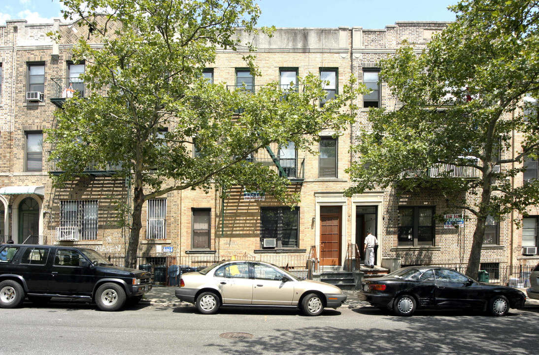 637 56th St in Brooklyn, NY - Foto de edificio