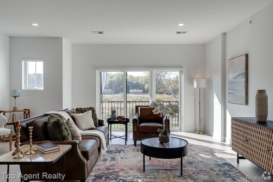 31811 Gabby Ct in New Baltimore, MI - Foto de edificio