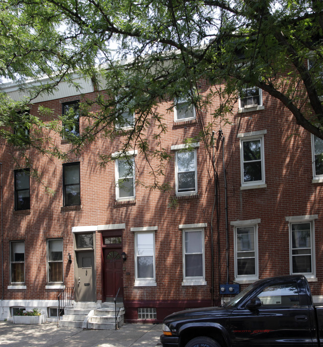 2047 Fitzwater St in Philadelphia, PA - Foto de edificio - Building Photo