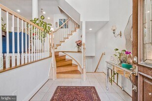 7953 Turncrest Dr in Potomac, MD - Building Photo