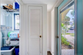 5563 NE Gulfstream Way in Stuart, FL - Building Photo - Building Photo