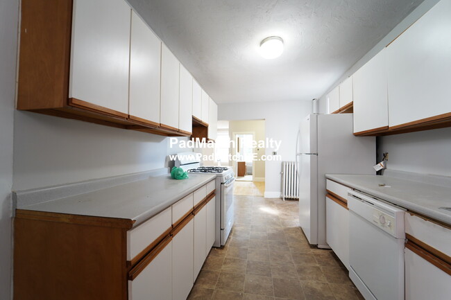 142 Davis Ave in Brookline, MA - Building Photo - Building Photo