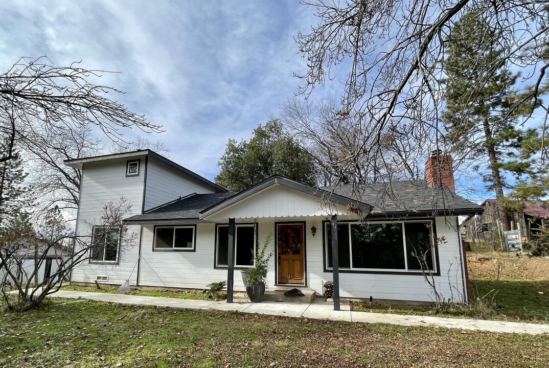5979 Meadow Ln in Mariposa, CA - Building Photo