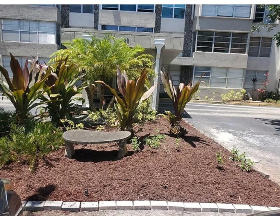 6700 Cypress Rd in Plantation, FL - Building Photo