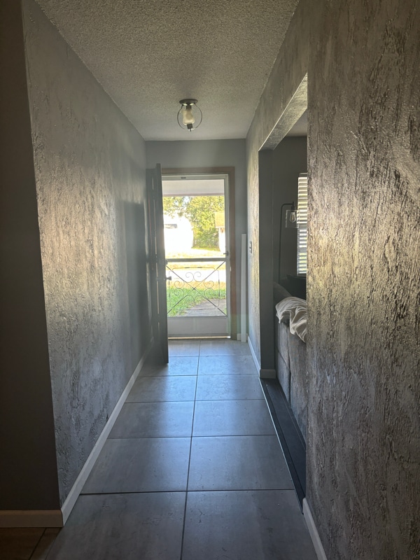 1317 N Shangri-La Dr in Daytona Beach, FL - Foto de edificio - Building Photo