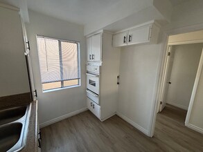 1670 W Broadway in Anaheim, CA - Building Photo - Building Photo