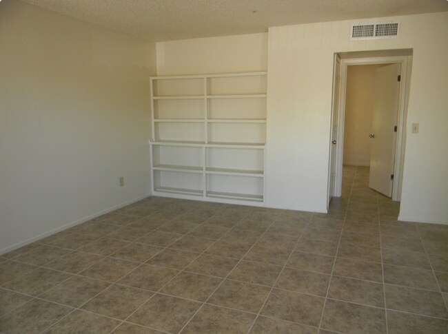 13230 North 21st Pl, Unit 3 in Phoenix, AZ - Building Photo - Building Photo