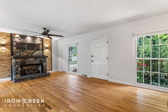 668 Sand Hill Rd in Asheville, NC - Building Photo - Building Photo