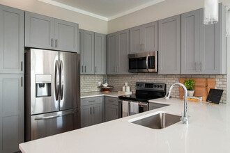 One Riverside Apartments in Chattanooga, TN - Foto de edificio - Building Photo