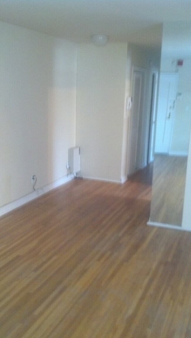 2350 Linwood Ave in Fort Lee, NJ - Building Photo - Building Photo