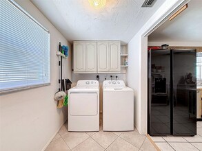 7815 Foxbloom Dr in Port Richey, FL - Building Photo - Building Photo