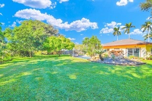 916 Roberts Rd in Delray Beach, FL - Building Photo