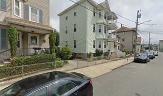121 Almy St, Unit 3 in Fall River, MA - Building Photo