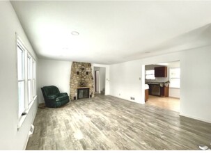4402 E Lake Shore Dr in Wonder Lake, IL - Building Photo - Building Photo
