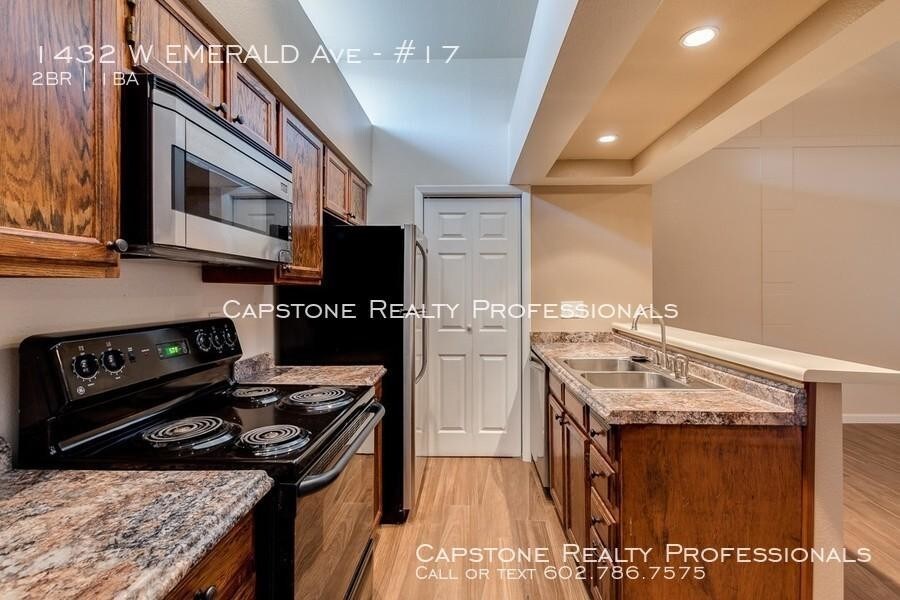 1432 W Emerald Ave in Mesa, AZ - Building Photo