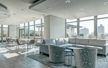 4909 Laclede Ave, Unit 1605 in St. Louis, MO - Building Photo - Building Photo