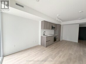 117-117 Broadway Ave in Toronto, ON - Building Photo - Building Photo