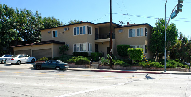 4102 Ocean View Blvd in Montrose, CA - Foto de edificio - Building Photo