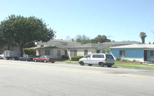 1111 E Harding St in Long Beach, CA - Building Photo