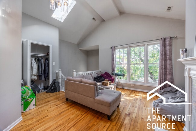 property at 842 N Wood St