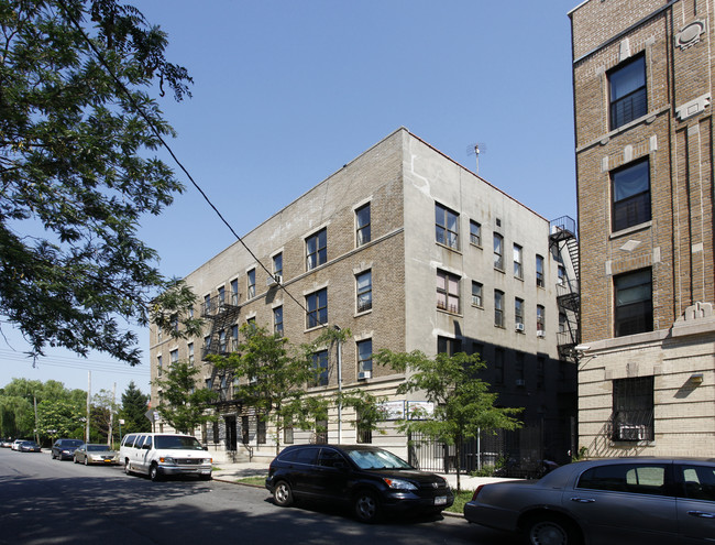 747 Blake Ave in Brooklyn, NY - Building Photo - Building Photo