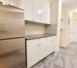 239 E 51st St in New York, NY - Building Photo - Building Photo