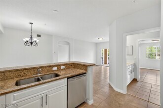 13150 Bella Casa Cir in Ft. Myers, FL - Building Photo - Building Photo