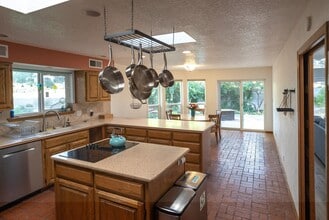 9316 Tanoan Dr NE in Albuquerque, NM - Foto de edificio - Building Photo