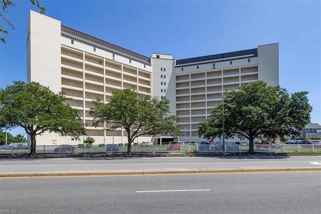 100 E Ocean View Ave in Norfolk, VA - Foto de edificio - Building Photo