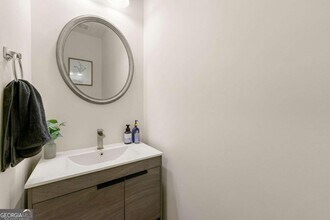 3295 Estes Dr in Atlanta, GA - Building Photo - Building Photo