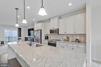 10910 Presidential Pkwy in Upper Marlboro, MD - Building Photo - Building Photo