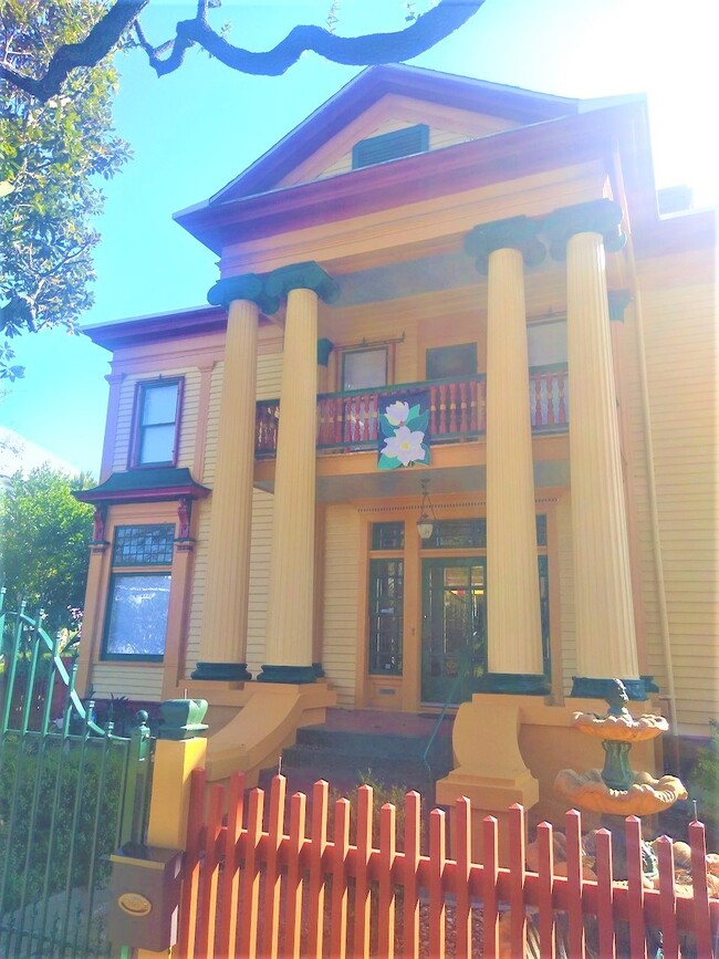 property at 2927 Bernardo De Galvez Ave