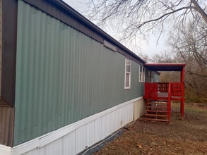 777 E Yerby St in Marshall, MO - Building Photo - Building Photo