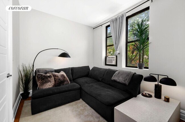 107 Greenpoint Ave in Brooklyn, NY - Building Photo - Building Photo