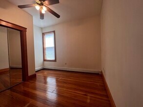 18 Houghton St, Unit #1 in Somerville, MA - Building Photo - Building Photo