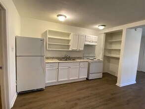 5523 Avenue O 1/2 in Galveston, TX - Building Photo - Building Photo