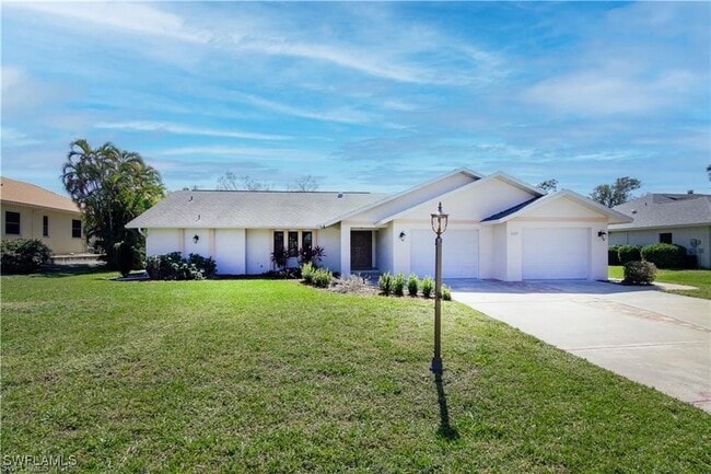 6113 Deer Run, Unit 364 in Ft. Myers, FL - Building Photo - Building Photo
