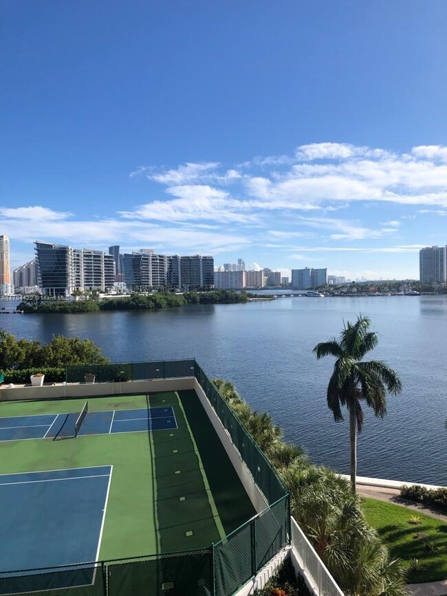 3370 Hidden Bay Dr, Unit 712 in Aventura, FL - Building Photo - Building Photo
