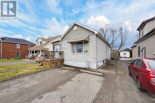 150 Crowland Ave in Welland, ON - Building Photo