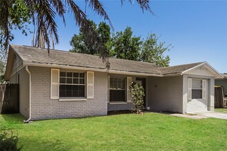 2202 Selkirk St in Valrico, FL - Building Photo - Building Photo