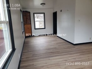 2237 W Rohr Ave in Milwaukee, WI - Foto de edificio - Building Photo
