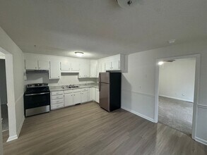 126 Woodside Ave-Unit -Woodside 126 Unit B in Gastonia, NC - Building Photo - Building Photo