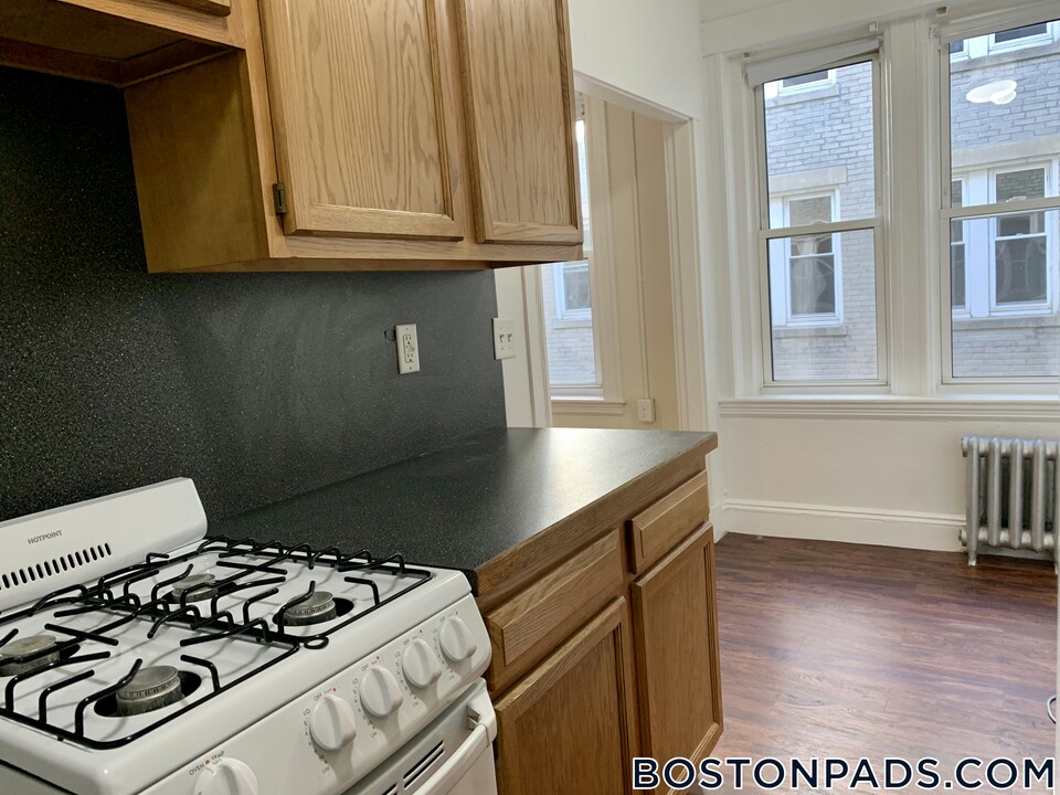 1171 Boylston St in Boston, MA - Building Photo